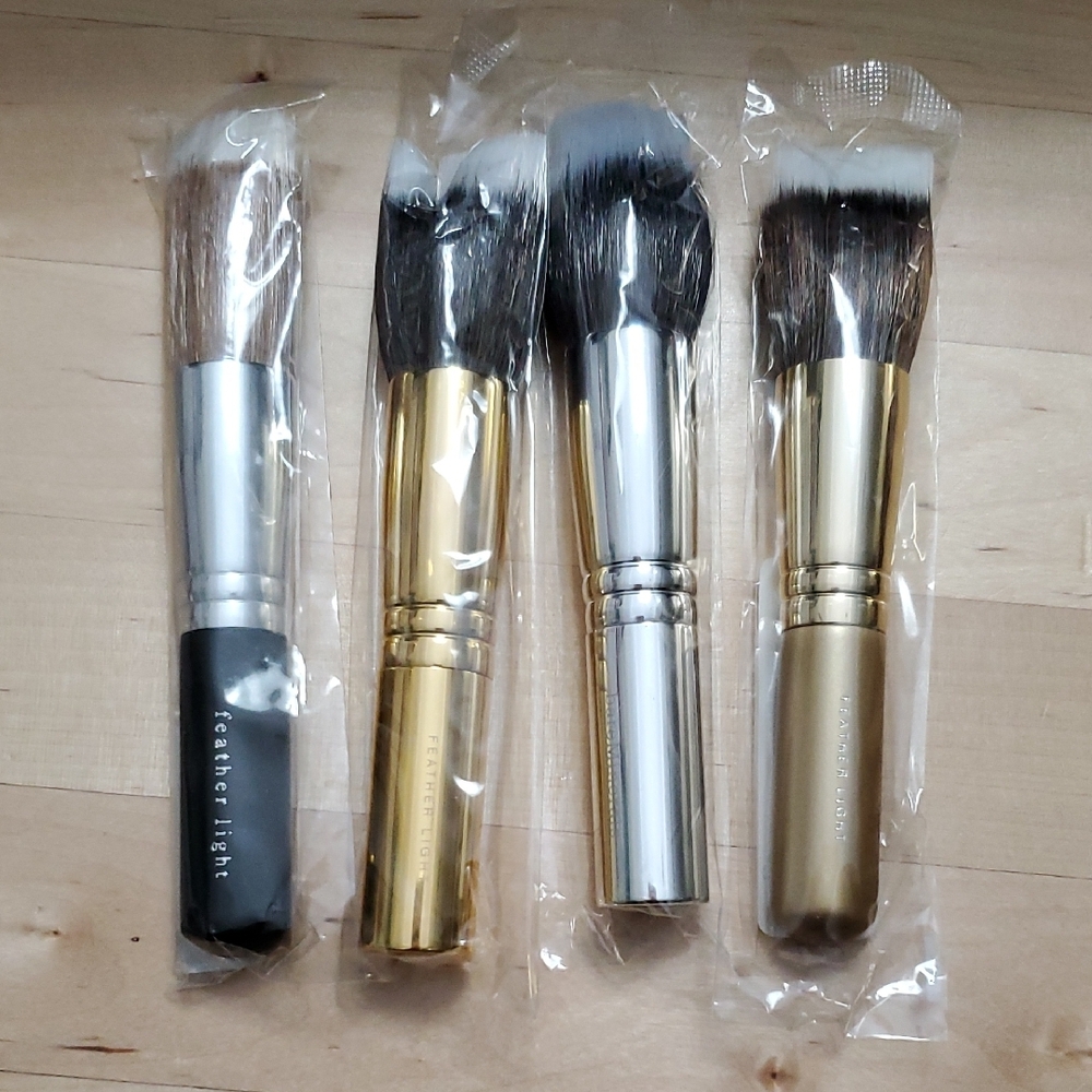 BareMinerals Feather Light Face Brush NWT (Price Is Per Each)